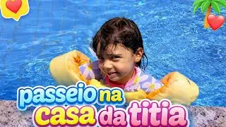 Divers&atilde;o, parque e muita piscina na casa da titia. 