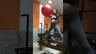 Pilates para gestantes. Exerc&iacute;cio avan&ccedil;ado no reformer.