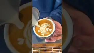Unique latte art 🤩 #shorts #latteart ￼