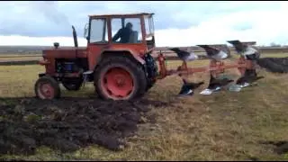 Tractor 650 si plug reversibil krone