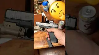 Как следует носить пистолет в общественных местах?