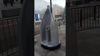 Пластиковые писсуары с прямым доступом на улицах Парижа