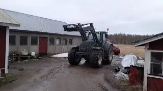 Rehunjätekauhan tyhjäys Valtra T234 Direct