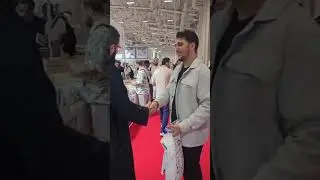 التفاف المسلمين حول أخيهم زين خير الله ومحبتهم له 