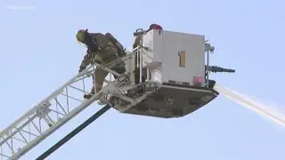 Fire breaks out at southwest Phoenix warehouse
