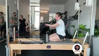 Reformer &ndash; The Hundred in Quadruped | Core Stability, Scapular Control & Dynamic Breathing
