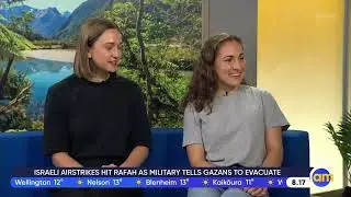 Two Raw Sisters and a Giraffe on The AM Show