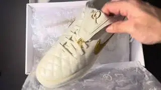 Unboxing newly released Ronaldinho x Nike Tiempo Legend IC 'Touch of Gold'