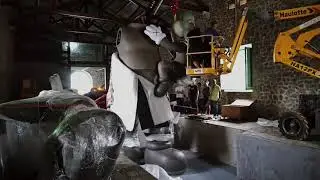 KAWS, Clean Slate. The Making Of.  LA NAVE SALINAS 2015