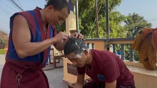 Monks hair cutting video 💇🤗😍.#monk #gymlovermonk monkvideo #buddhism #haircutting #gymlovermonk 