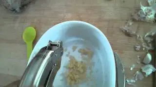 Fast way to peel garlic cloves - Cooking Tips.