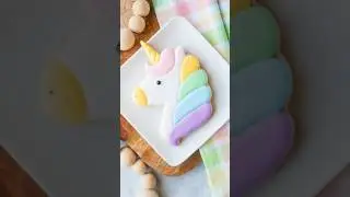 Unicorn cookie decorated with royal icing #cookiedecorating #royalicing #relaxingvideo
