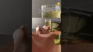 Мужчина смешивает лед и масло ради эффекта...🤨