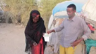 Wariye Khadar Maxamed Oo Deeq Lacag Ah Oo Loo Soo Wakiishey Gaadhsiiyey Hooyo Khadiija Daahir