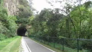 Opu&scaron;těn&eacute; těleso Brennerbahn na b&yacute;val&eacute;m n&aacute;draž&iacute; Campodazzo/Atzwang a v jeho okol&iacute;