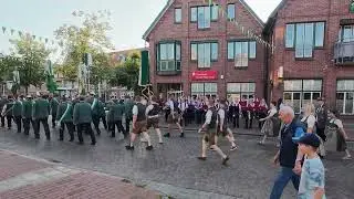 Jubil&auml;um in Steinkirchen: 100 Jahre Sch&uuml;tzengilde Steinkirchen + 90. Sch&uuml;tzenfest - hier: Festumzug