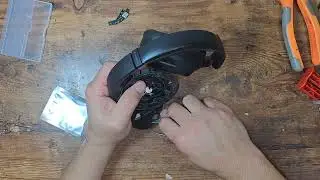 Sony WH-1000XM4 Headphones wont charge.  charging port replacement 