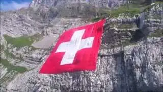 Grösste Schweizerfahne am Säntis