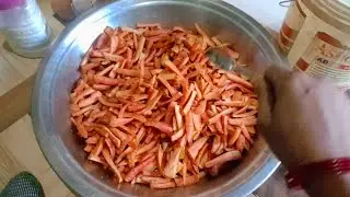 आज डाला मैंने गाजर काअचार
