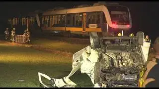 PKW in Alpen von Zug erfasst - 18-j&auml;hriger tot - 19 Personen evakuiert