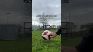 So lernst Du den Topspin #fu&szlig;ball #torschuss #fu&szlig;balltraining #shorts