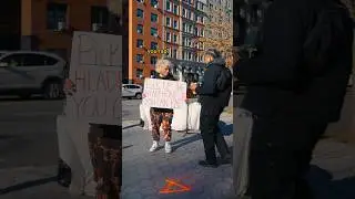 The braided bandit came to steal it from us! 🔥 #birdsandbees #streetperformer #nyc #freestyle