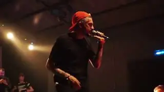 Skioffi canta in live 