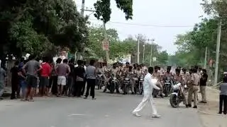 Chapra Bihar ke Umdha Fakuli naini me sp aur police gundagardi ki ek jhalk