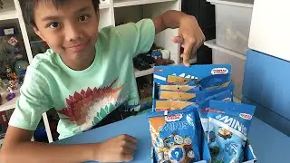 Opening Thomas & Friends Minis Blind Bags and Playing with Mini Motorised Raceway