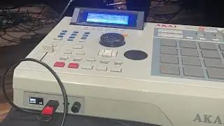 AKAI MPC 2000XL UNBOXING + NEW LCD SCREEN & USB DRIVE STUDIO VLOG