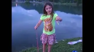 KALI TEACHES PAPAW TO FISH