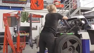 GIRLS CAN CHANGE ENGINES - VX220 ENGINE SWAP