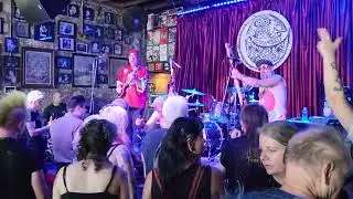 Besmirchers live at Three links 