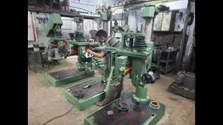 RADIAL DRILL MACHINE BACK-GEARED WITH FINE FEED OPERATING.