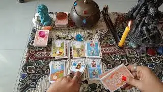 COMO ESSA PESSOA ESTÁ? INCLUINDO VC. PENSE EM ALGUÉM E VEJA O QUE AS CARTAS DIZEM