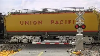 Review: Pre 2006 UP Water Tenders and Black Tender by ScaleTrains.com