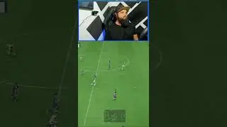 Con la porter&iacute;a vac&iacute;a y hace esto....🤣🤣