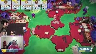 Highlight: Kitchen chaos and FIRE! Playing Overcooked 2!