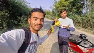 Raste Me Banana Kha Rahe 😅