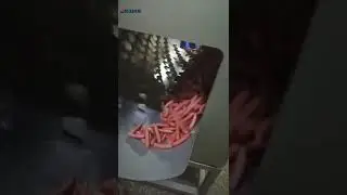 Rolled type twisted sausage cutting machine