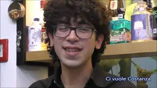Il caffè cantato di Mario, barista avellinese che dedica canzoni ai clienti mentre prepara il caffè