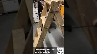 Escabeau pliant en bois de palette termin&eacute;