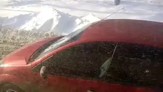 Припаркованные автомобили мешают проехать тролейбусу. #Харьков