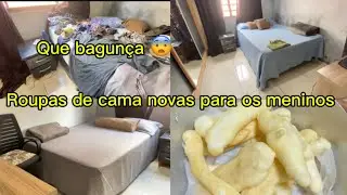 Roupas de cama para o quarto dos meninos/fiz bolinho frito/muita bagunça por aqui .