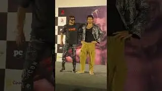 Ranveer Singh and Vijay Deverakonda Make a Smashing Entry On Stage