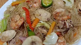 Seafood Bihon Guisado