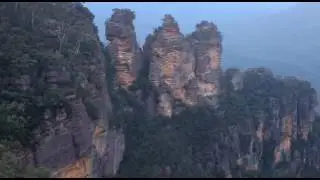 Blue mountains- 3 sisters look out