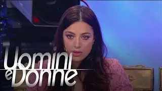 Uomini e Donne, Trono Classico - Desirée abbandona il trono