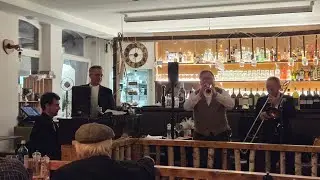 Swanny singt: 
