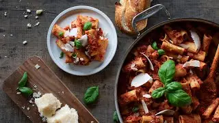 Rigatoni with Vodka Sun Dried Tomato Sauce